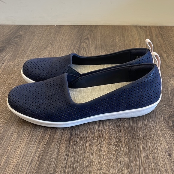 Clarks flat - Picture 3 of 7